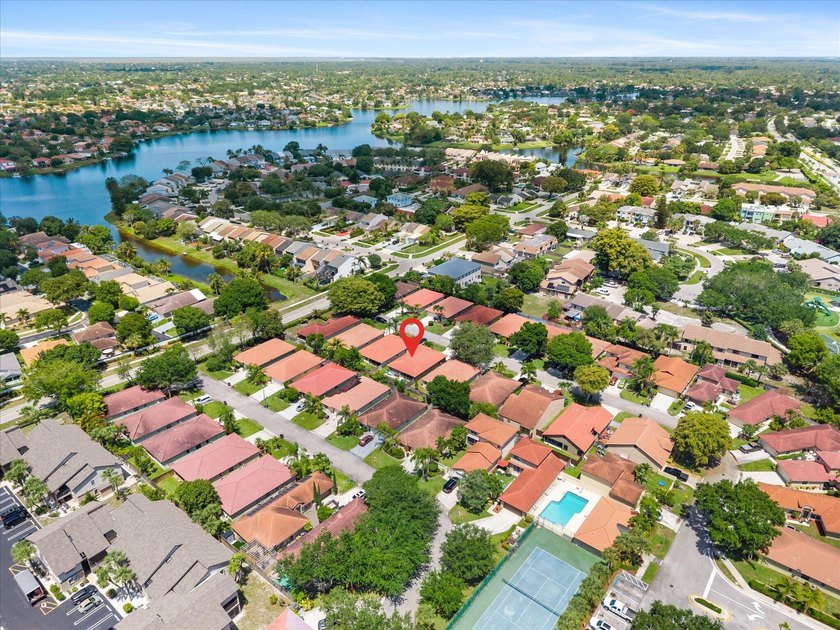 Beautifully maintained 3-bedroom, 2-bathroom home located in the - photo 37