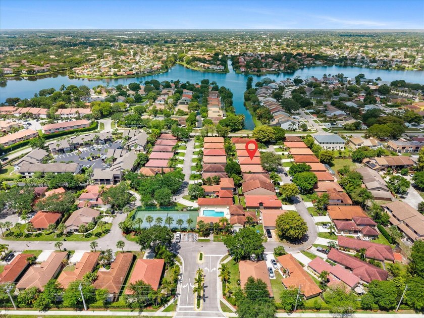 Beautifully maintained 3-bedroom, 2-bathroom home located in the - photo 38