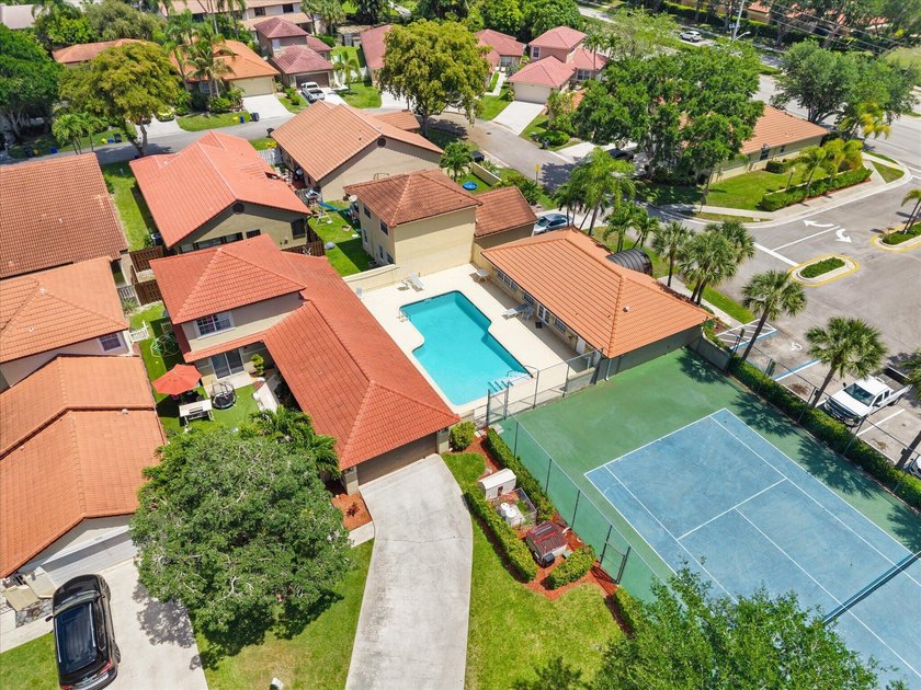 Beautifully maintained 3-bedroom, 2-bathroom home located in the - photo 39