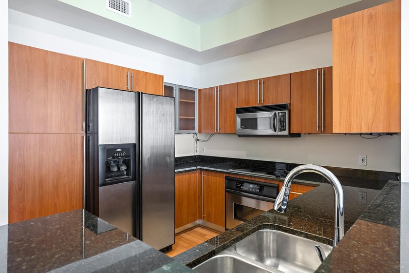 2 parking spaces PLUS valet! Penthouse-level living with 10' - photo 5