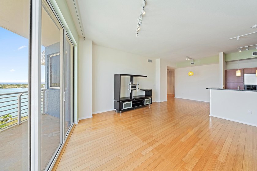 2 parking spaces PLUS valet! Penthouse-level living with 10' - photo 7