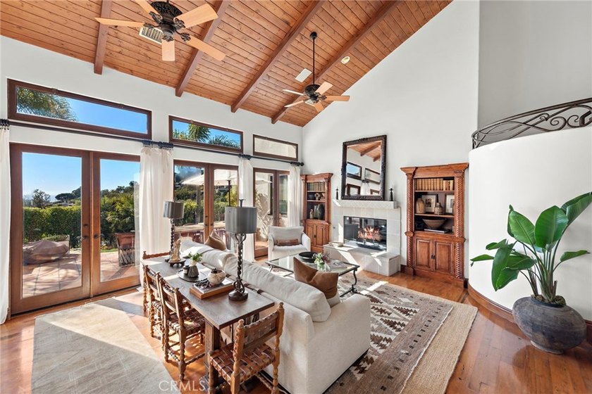 Air Conditioned Beautiful spacious indoor/ outdoor home on a - photo 6