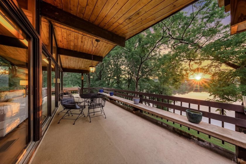 Nestled at the end of a private drive, this lakeside sanctuary - photo 12