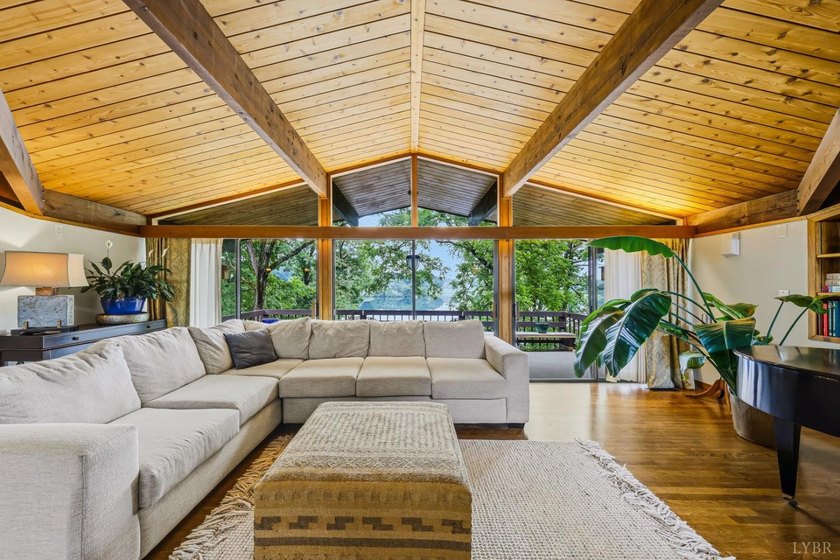 Nestled at the end of a private drive, this lakeside sanctuary - photo 15