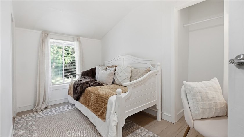 Rare opportunity to own two separate homes on one spacious and - photo 16