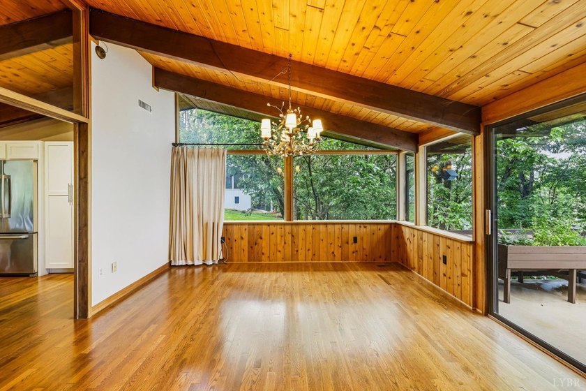 Nestled at the end of a private drive, this lakeside sanctuary - photo 32