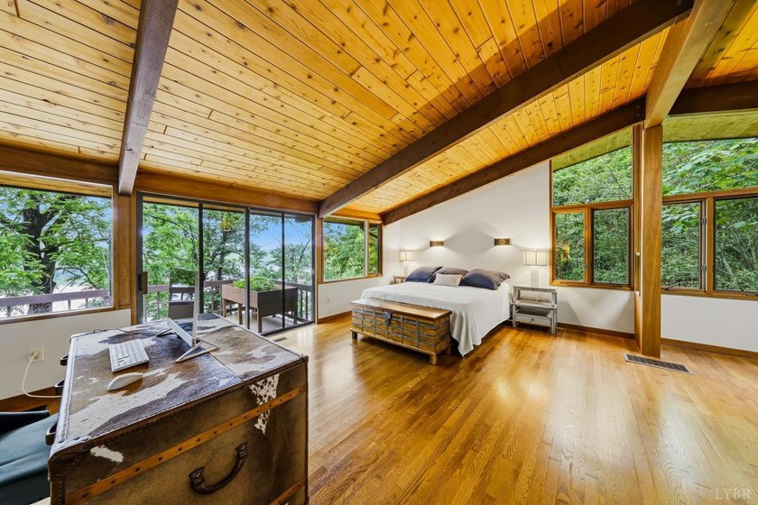 Nestled at the end of a private drive, this lakeside sanctuary - photo 35