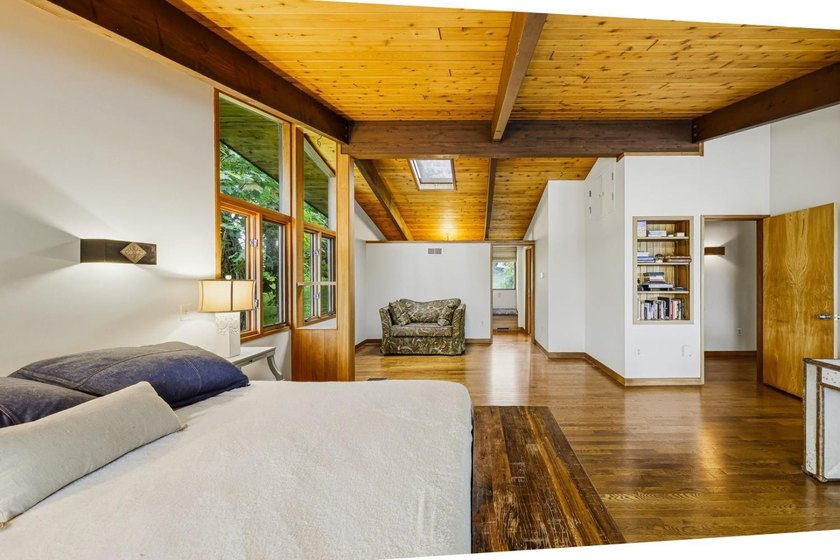 Nestled at the end of a private drive, this lakeside sanctuary - photo 38
