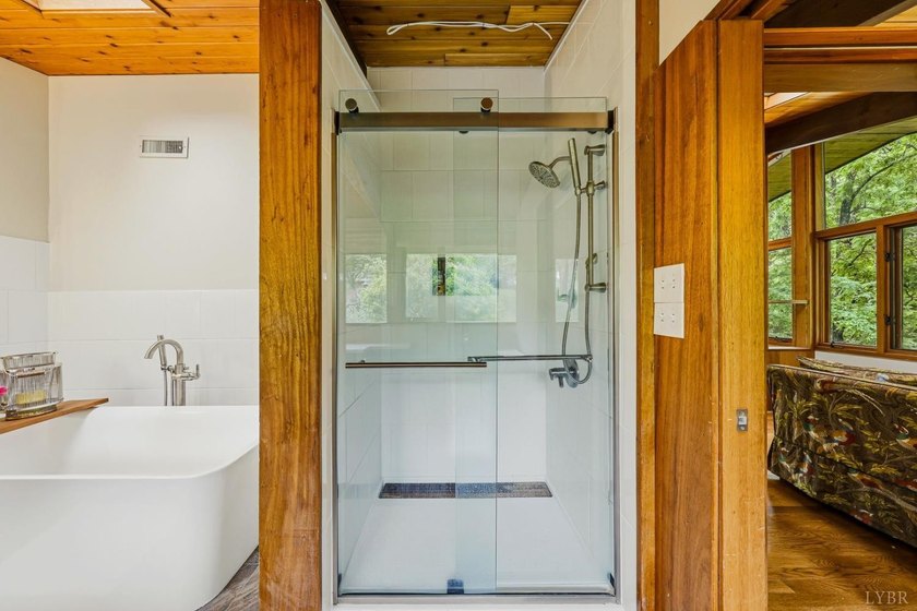 Nestled at the end of a private drive, this lakeside sanctuary - photo 44
