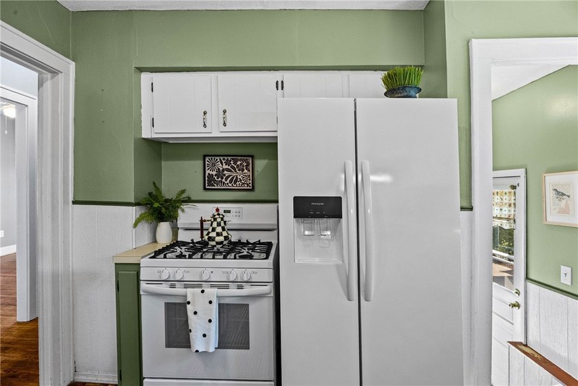 Welcome home to this charming 4-bedroom property offering the - photo 19
