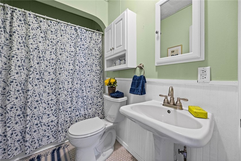 Welcome home to this charming 4-bedroom property offering the - photo 20