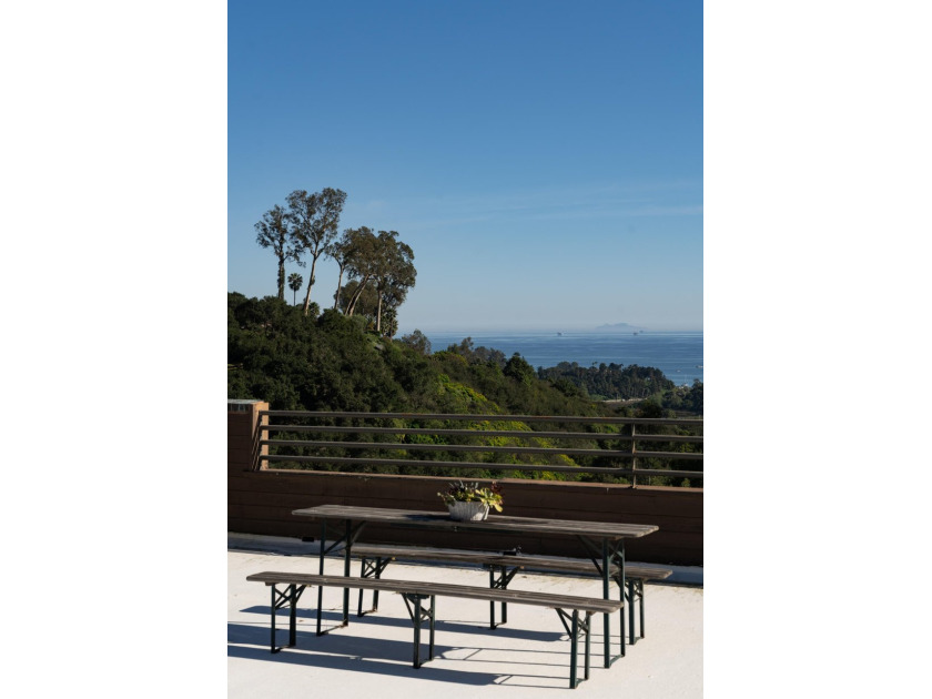 Perched atop the coveted Eucalyptus Hill neighborhood, this - photo 27