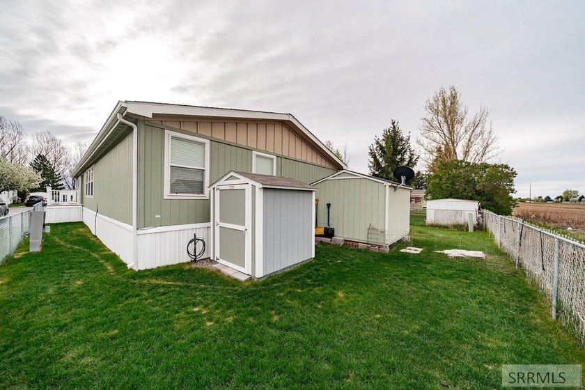 *$5,000 towards lot rent* Welcome to this impeccable 3-Bedroom - photo 44