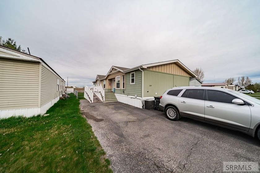 *$5,000 towards lot rent* Welcome to this impeccable 3-Bedroom - photo 46