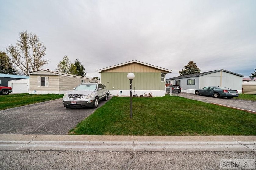 *$5,000 towards lot rent* Welcome to this impeccable 3-Bedroom - photo 47