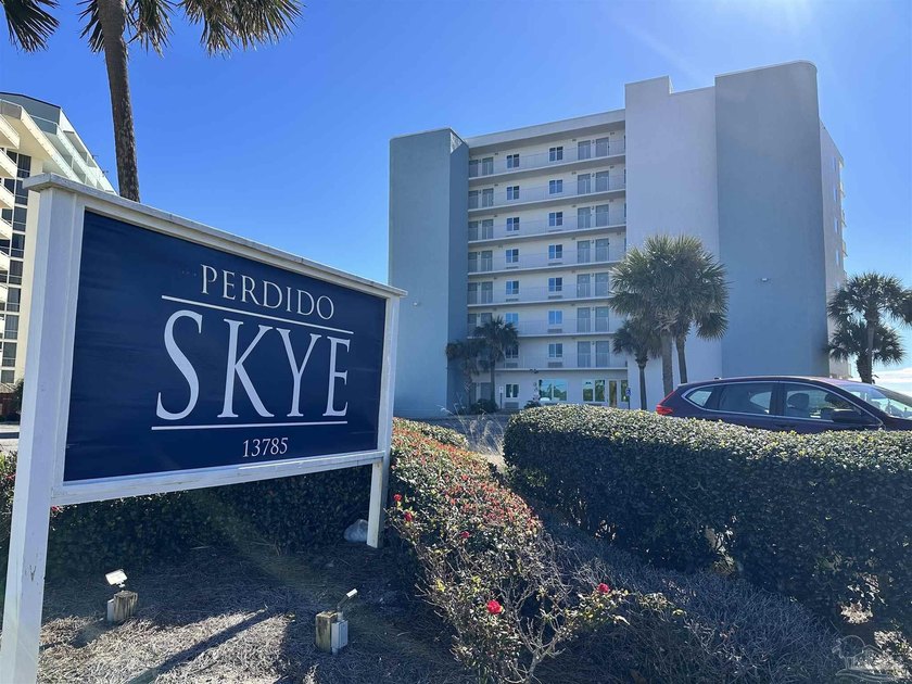 Come see this furnished ready to use 1 bedroom, 1 bath with - photo 4