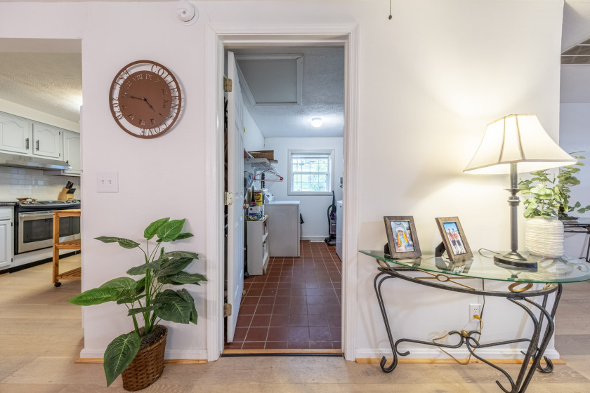 2 Docks, Great View, Big sunroom with a garage! - photo 9