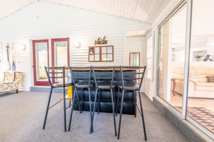 2 Docks, Great View, Big sunroom with a garage! - photo 31