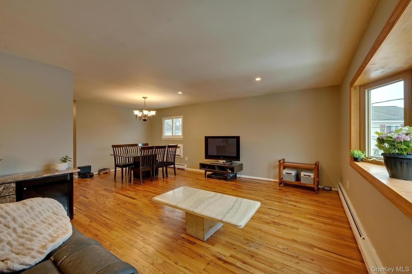 Welcome to 15 Snapper Court, perfectly nestled on a quiet - photo 8
