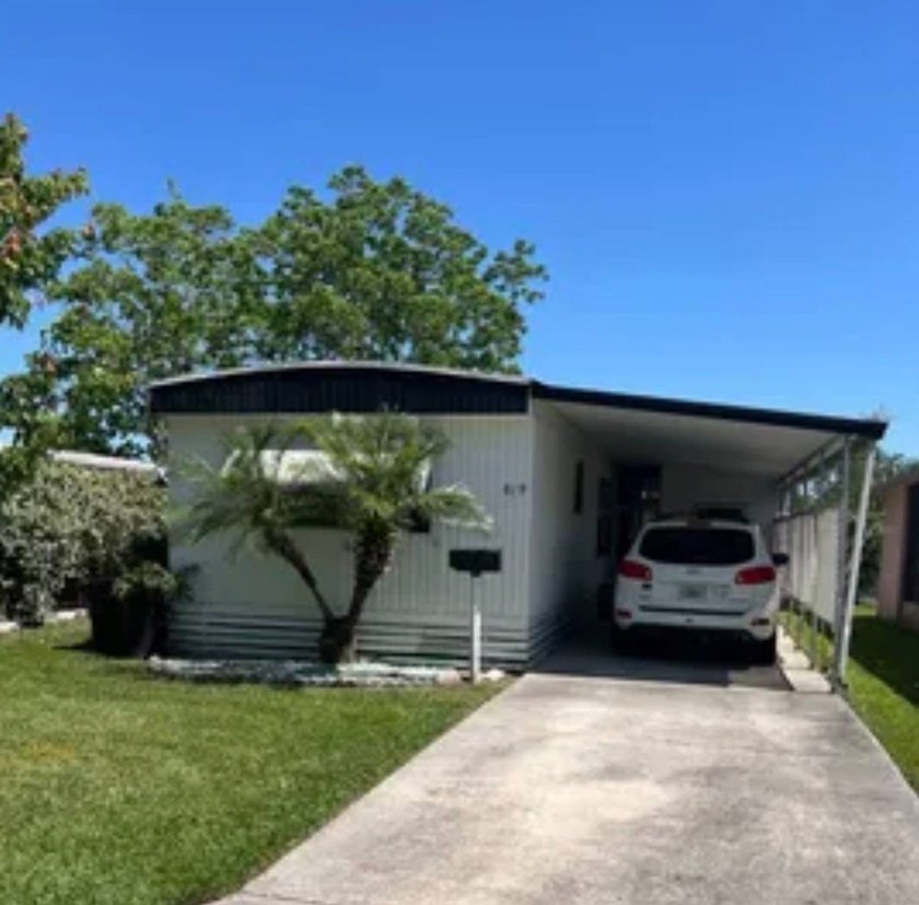 Live on the water ! Lovely screened in porch all year views of - photo 3
