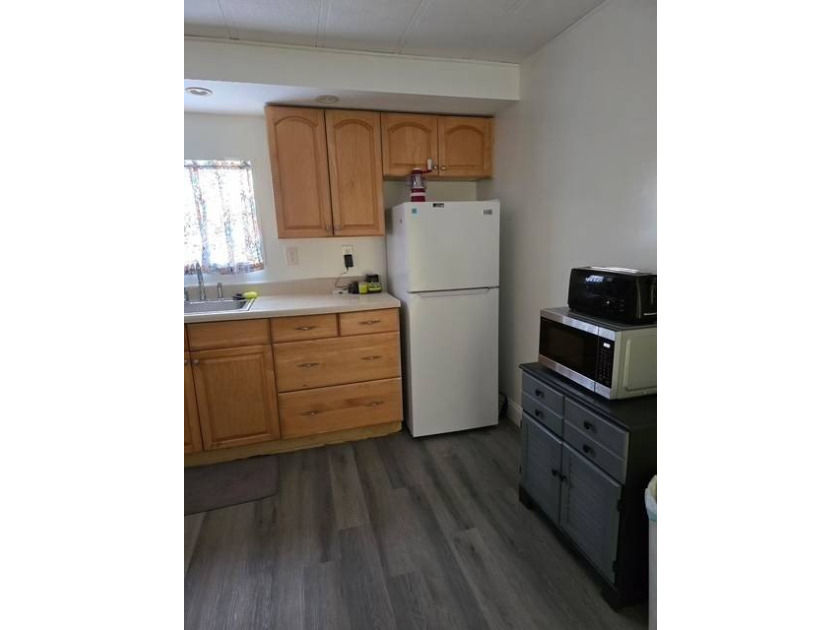 Live on the water ! Lovely screened in porch all year views of - photo 6