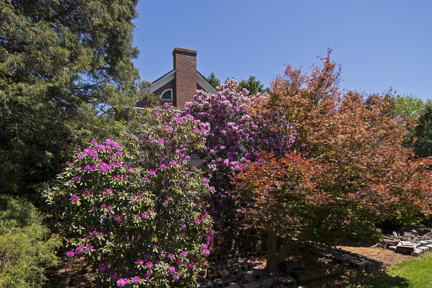 Welcome to this spacious 4,048-square-foot home at 192 Sunset - photo 11