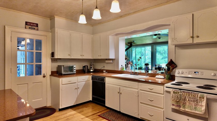Welcome to this spacious 4,048-square-foot home at 192 Sunset - photo 27