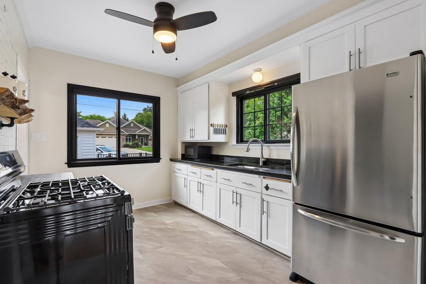 Stunning remodeled Cape Cod on Big Muskego Lake offering a rare - photo 5