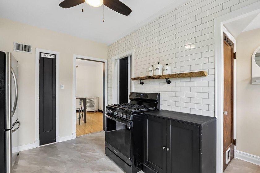 Stunning remodeled Cape Cod on Big Muskego Lake offering a rare - photo 9