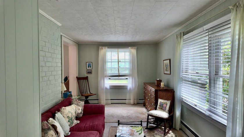 Welcome to this spacious 4,048-square-foot home at 192 Sunset - photo 43