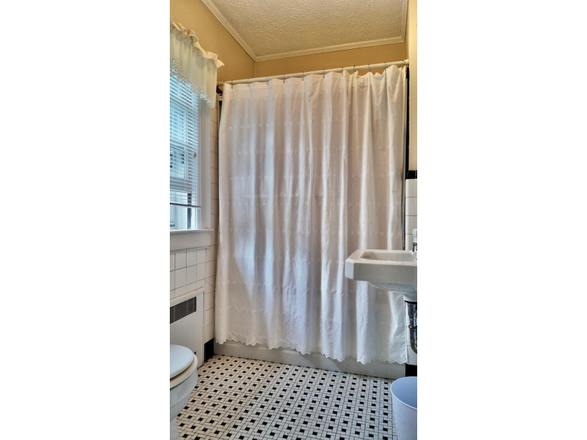 Welcome to this spacious 4,048-square-foot home at 192 Sunset - photo 45