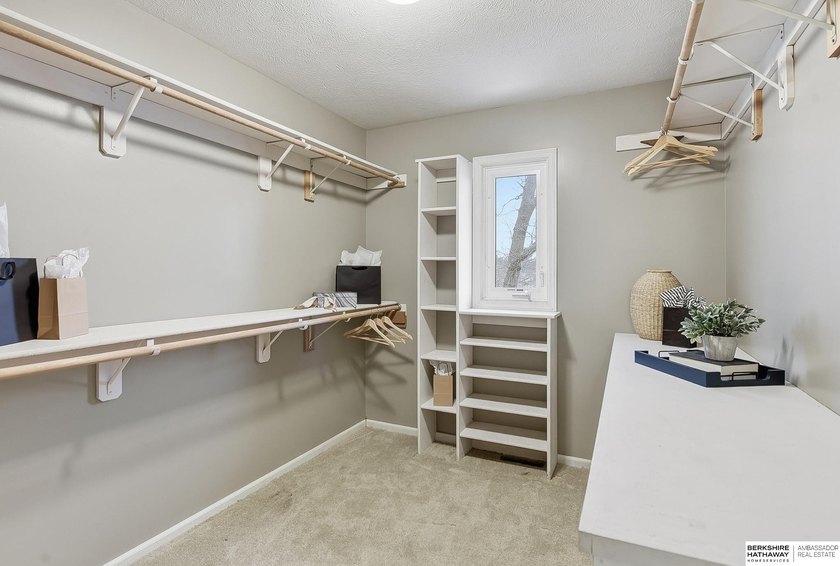 Lake living awaits at this Beaver Lake beauty! This 3 bed, 3 - photo 22