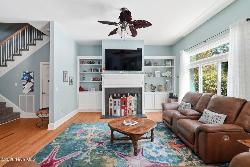 Welcome Home! This beautiful solid brick custom home in - photo 8