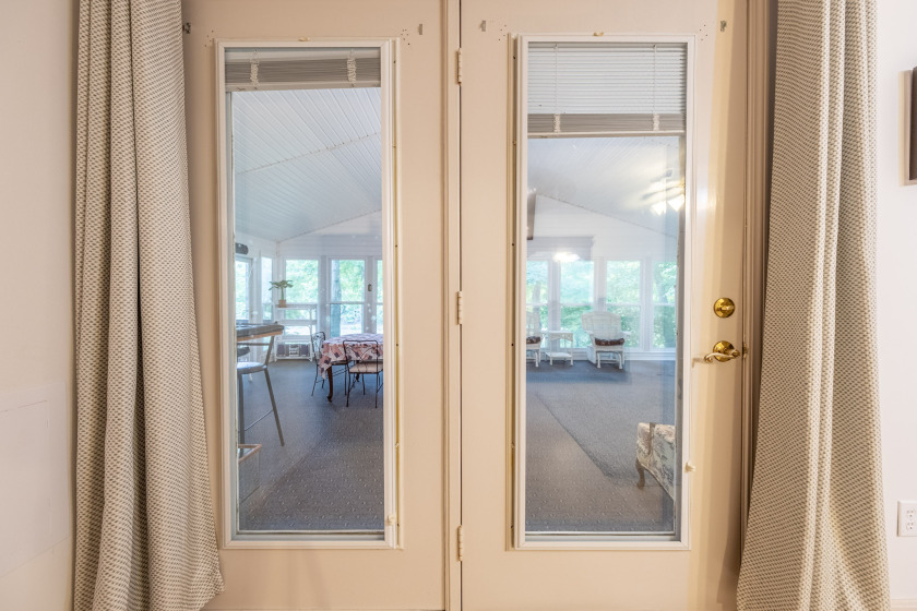2 Docks, Great View, Big sunroom with a garage! - photo 30