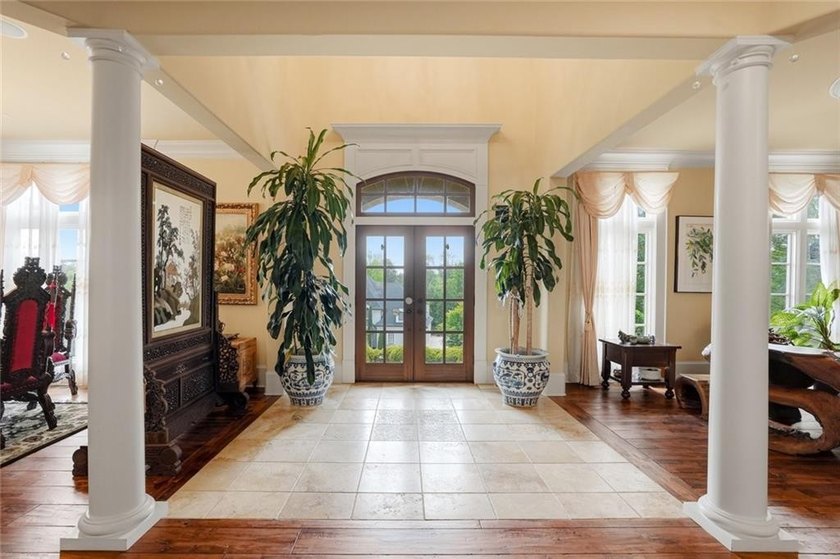 Perfectly positioned within the prestigious gated golf community - photo 3