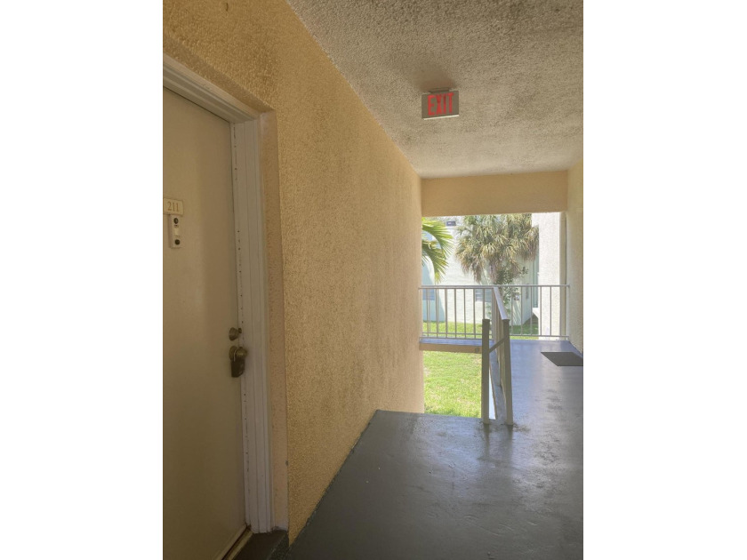 Calling INVESTORS - price to sell ! Bright and spacious 1 - photo 2