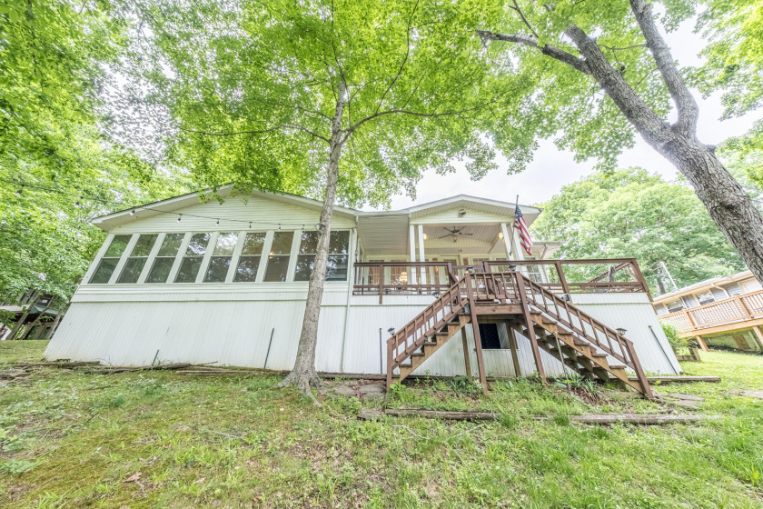 2 Docks, Great View, Big sunroom with a garage! - photo 49