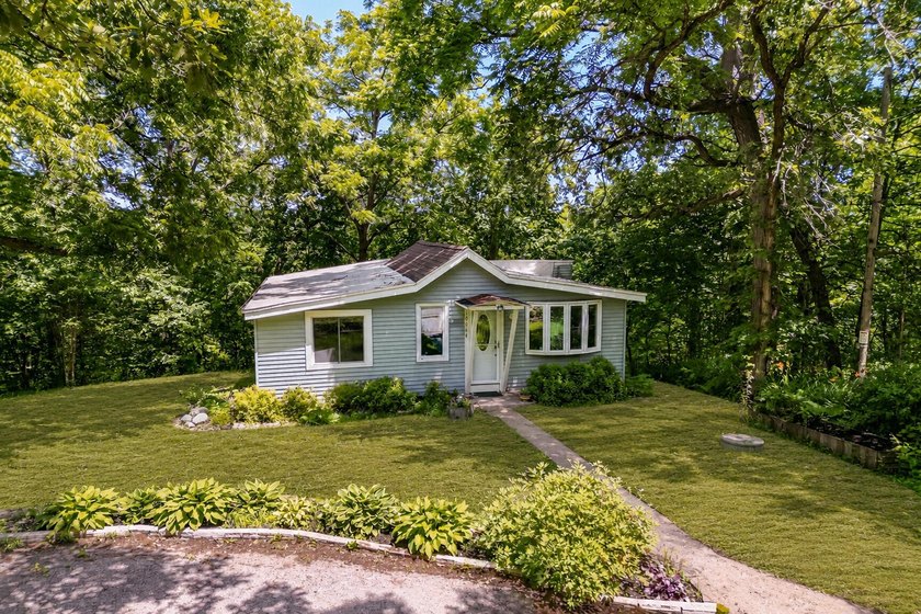 Charming remodeled 3BR/2BA Ranch w/ partially finished walkout - photo 6
