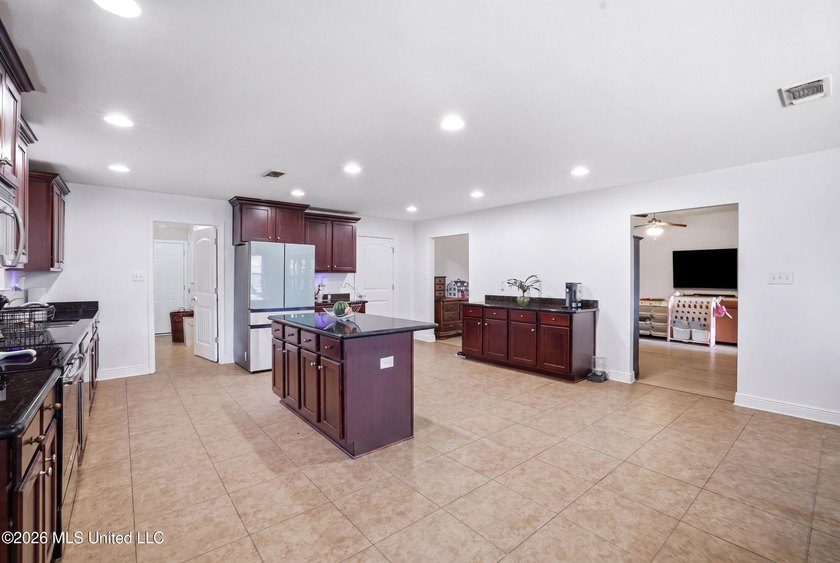Space, comfort, and versatility come together in this - photo 16
