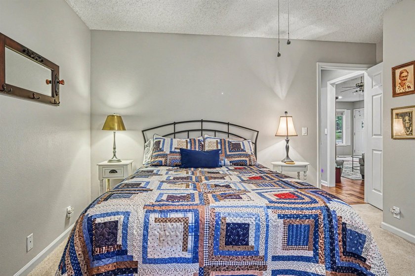Charming home ready to meet new owner! Located in beautiful Hot - photo 33