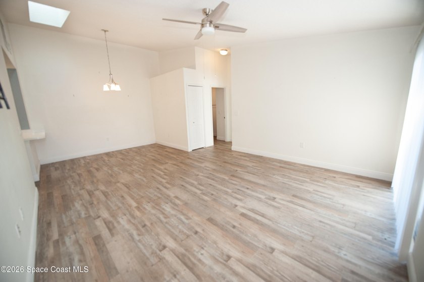 NEW AC!!! NEW PLUMBING!! FRESHLY PAINTED!!!! ASSOCIATION FEES - photo 2