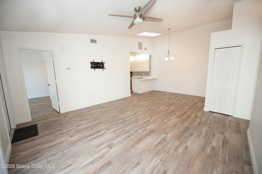 NEW AC!!! NEW PLUMBING!! FRESHLY PAINTED!!!! ASSOCIATION FEES - photo 3