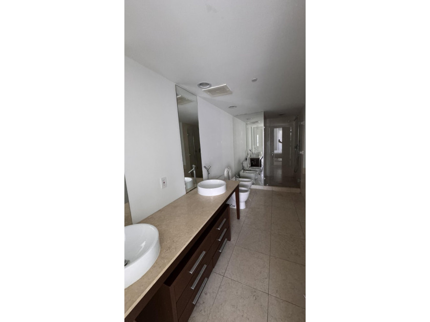 BEAUTIFUL 2BED/2BATH UNIT IN THE HEART OF BRICKELL. PARTIAL - photo 11
