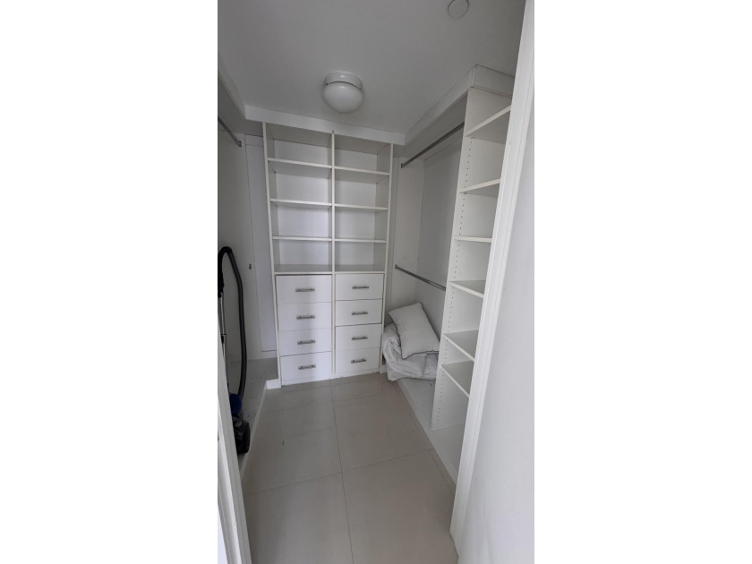 BEAUTIFUL 2BED/2BATH UNIT IN THE HEART OF BRICKELL. PARTIAL - photo 12