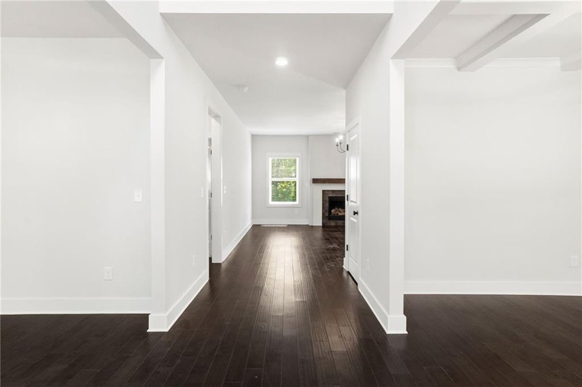 UPGRADED. NO HOA! RARE FIND IN THIS PRICE RANGE. BUYER - photo 6