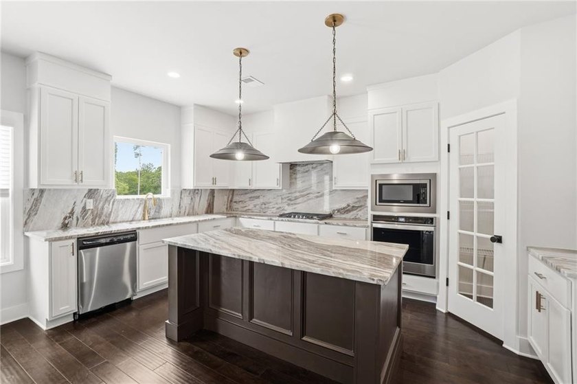 UPGRADED. NO HOA! RARE FIND IN THIS PRICE RANGE. BUYER - photo 10