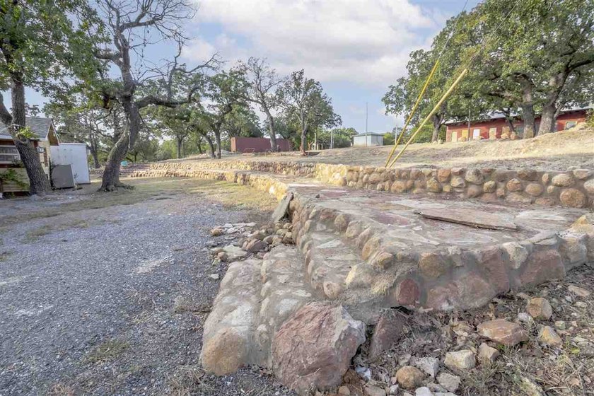 Amazing Medicine Park opportunity! This little piece of Medicine - photo 3