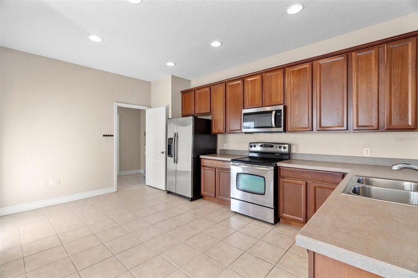 Under contract-accepting backup offers. Back on the Market! - photo 11