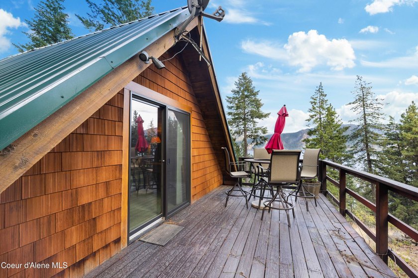 Enjoy the breathtaking views of the Mountains rising from the - photo 20