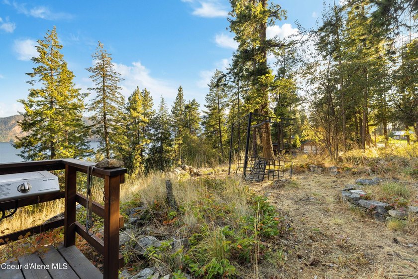 Enjoy the breathtaking views of the Mountains rising from the - photo 22